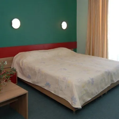 فندق Kiparisite 4*