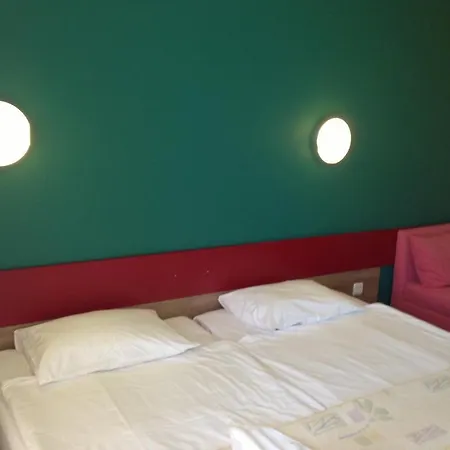 فندق Kiparisite 4*