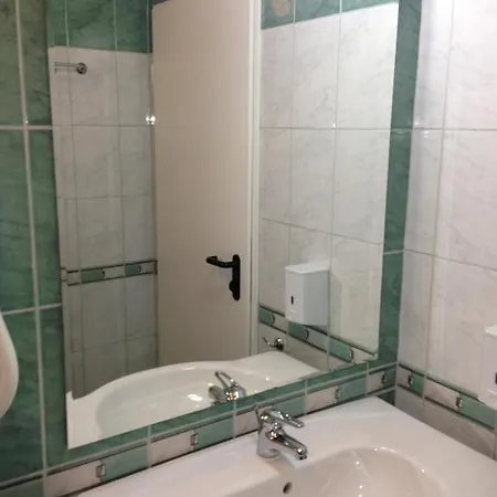 فندق Kiparisite 4*